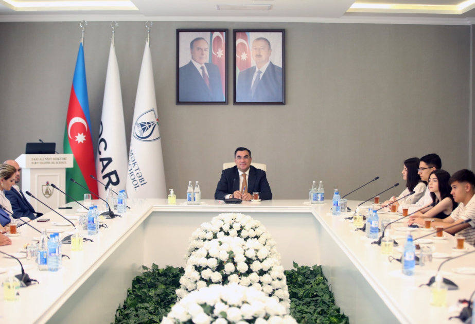 Rektor BANM-də təhsil almaq istəyən abituriyentlərlə görüşüb