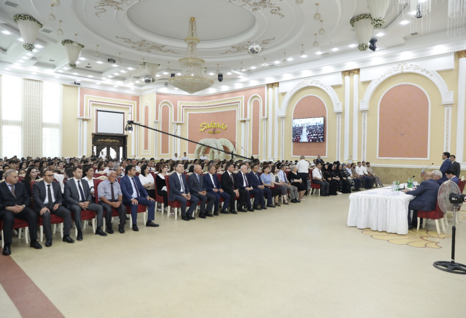 Xaçmaz rayonunda qabaqcıl müəllimlər və əlaçı şagirdlər mükafatlandırılıb