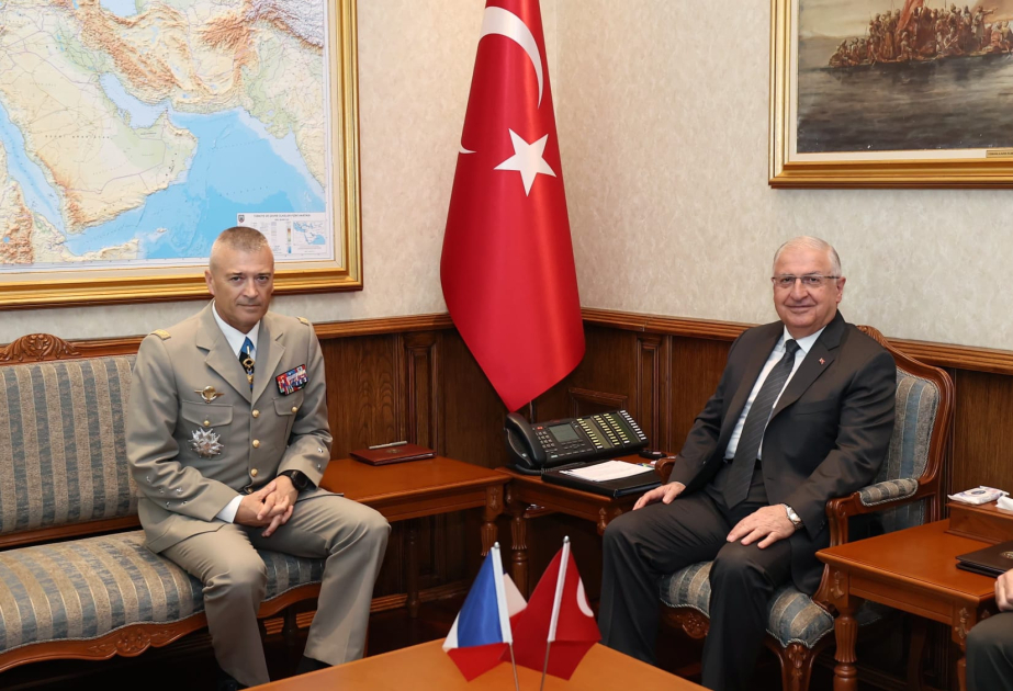 Türkiyənin müdafiə naziri Fransa Silahlı Qüvvələrinin Baş Qərargah rəisini qəbul edib
