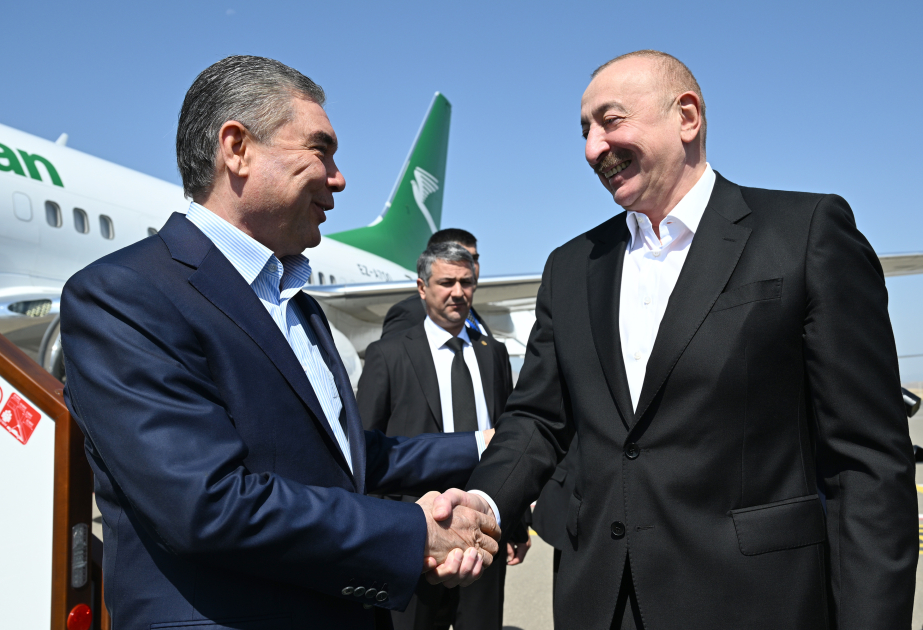 土库曼斯坦人民委员会主席库尔班古力·别尔德穆哈梅多夫抵达菲祖利区