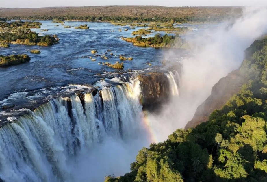 Earth’s largest waterfall, dwarfing all others, is hidden in the ocean