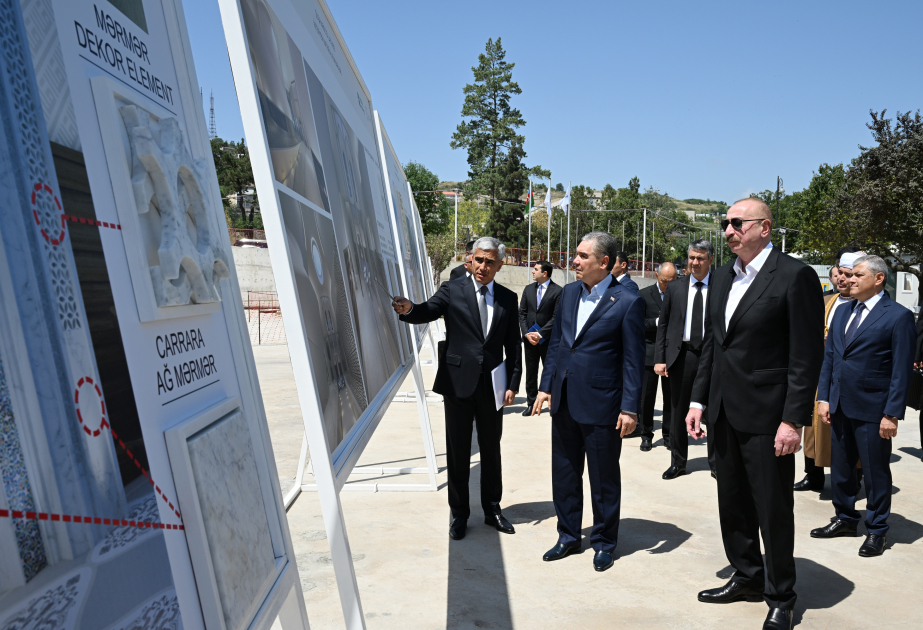 阿塞拜疆总统与土库曼斯坦人民委员会主席视察新的舒沙清真寺施工情况