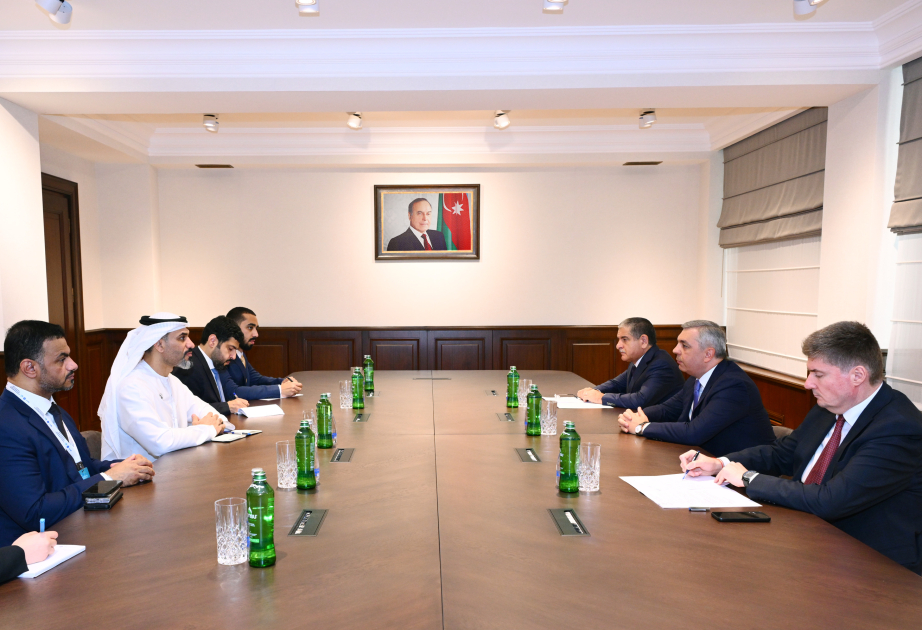 Jefe de la Administración Presidencial de Azerbaiyán se reúne con delegación de la Autoridad de Responsabilidad de los Emiratos Árabes Unidos
