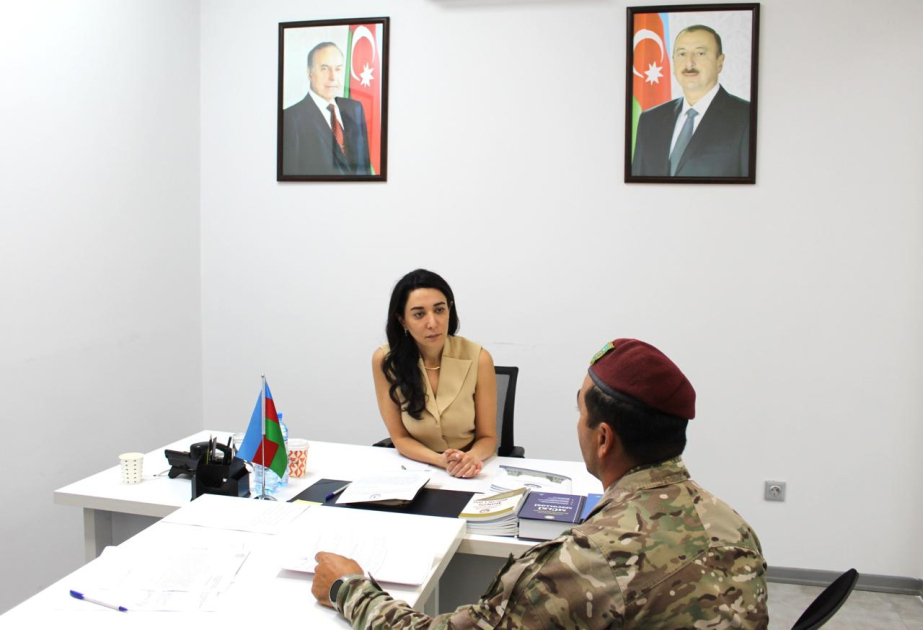 Ombudsman Səbinə Əliyeva vətəndaşların müraciətini dinləyib