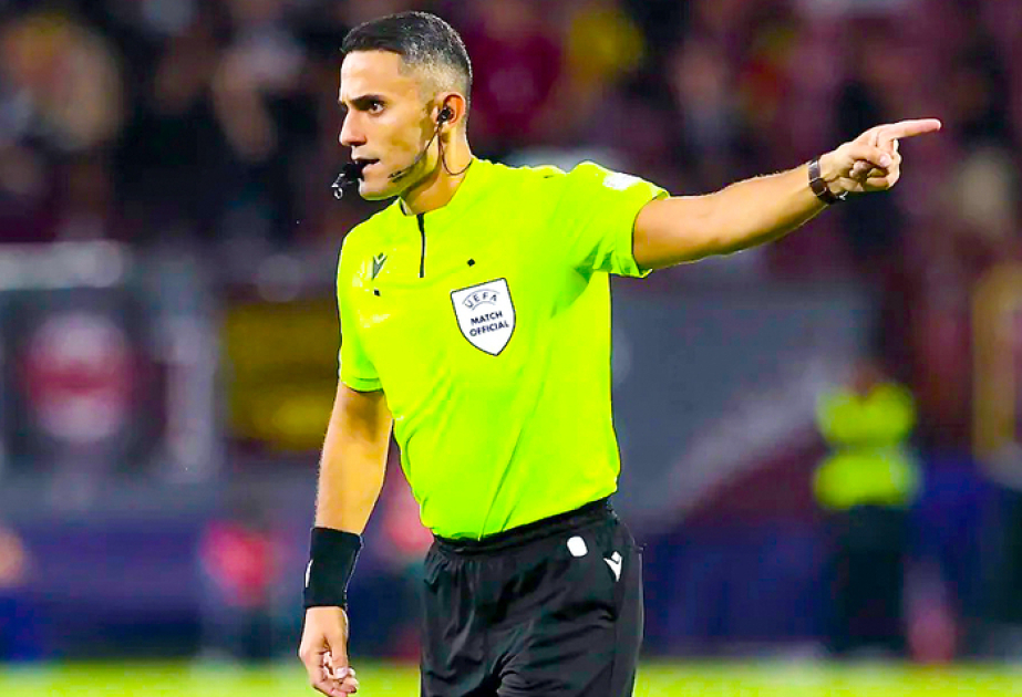 طاقم التحكيم الأذربيجاني يدير مباراة في دوري أبطال أوروبا لكرة القدم