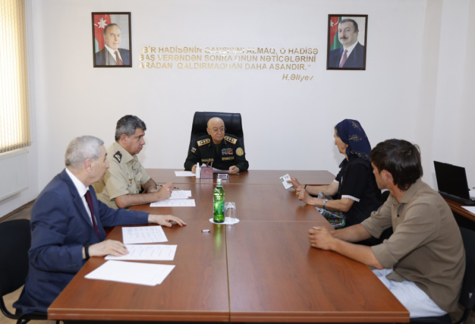 Fövqəladə hallar naziri Gədəbəydə vətəndaşların müraciətlərini dinləyib