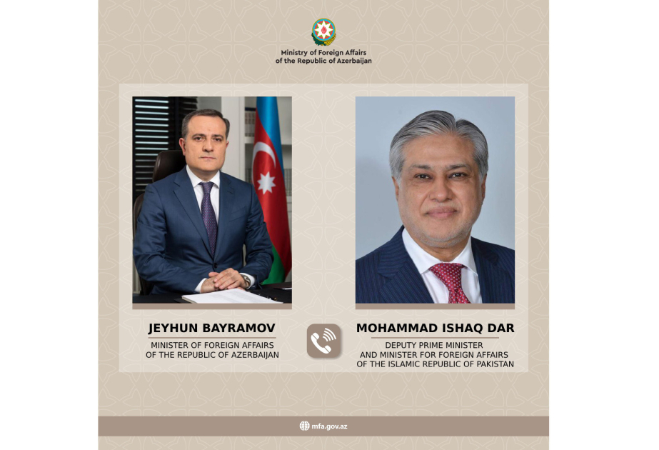 Azerbaijani, Pakistani FMs hold phone talk