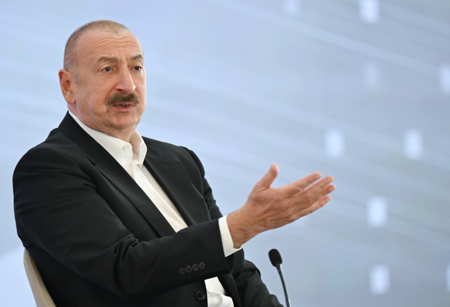 El Presidente Ilham Aliyev respondió a una pregunta sobre el accidente del avión AZAL en el Foro Global de Medios de Shusha