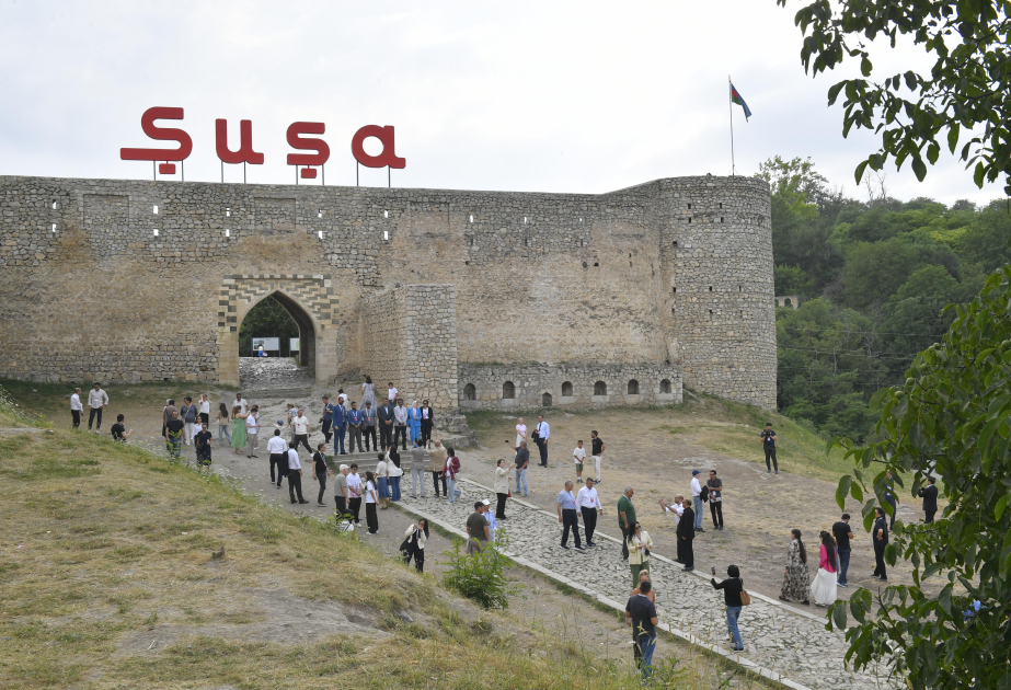 Şuşa Qlobal Media Forumunun iştirakçıları Şuşa şəhərinin tarixi məkanları ilə tanış olublar VİDEO