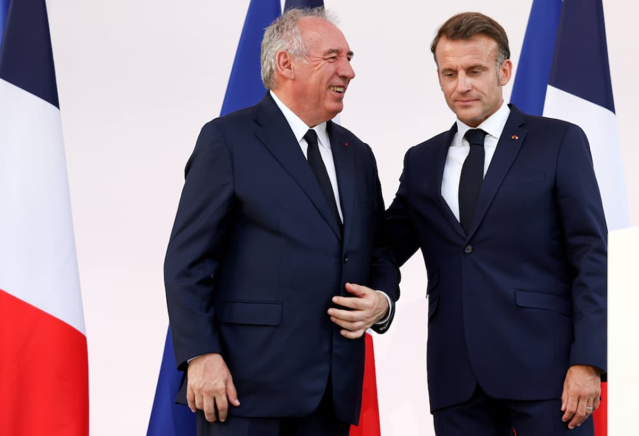 Fransa tarixində ən qeyri-populyar tandem: Makron və Bayru