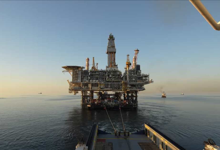 Цена барреля азербайджанской нефти упала ниже 70 долларов
