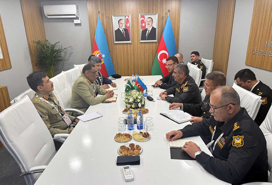 Aserbaidschan und Pakistan erörtern Aussichten für militärische Zusammenarbeit in Istanbul