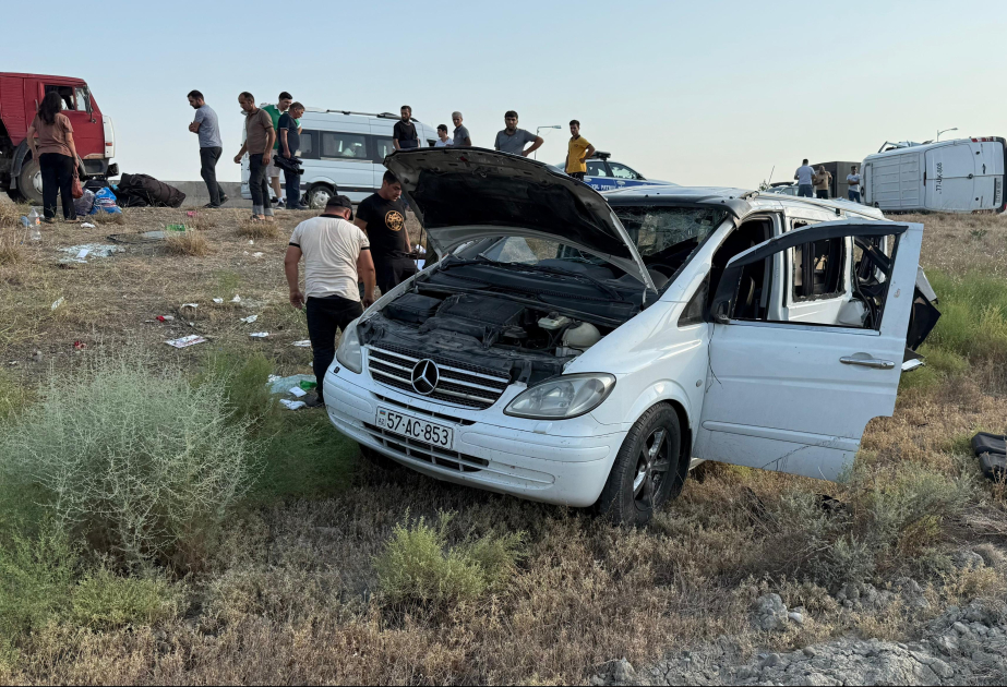 Bakı–Qazax yolunda mikroavtobusla yük maşını toqquşub: 10 nəfər xəsarət alıb VİDEO
