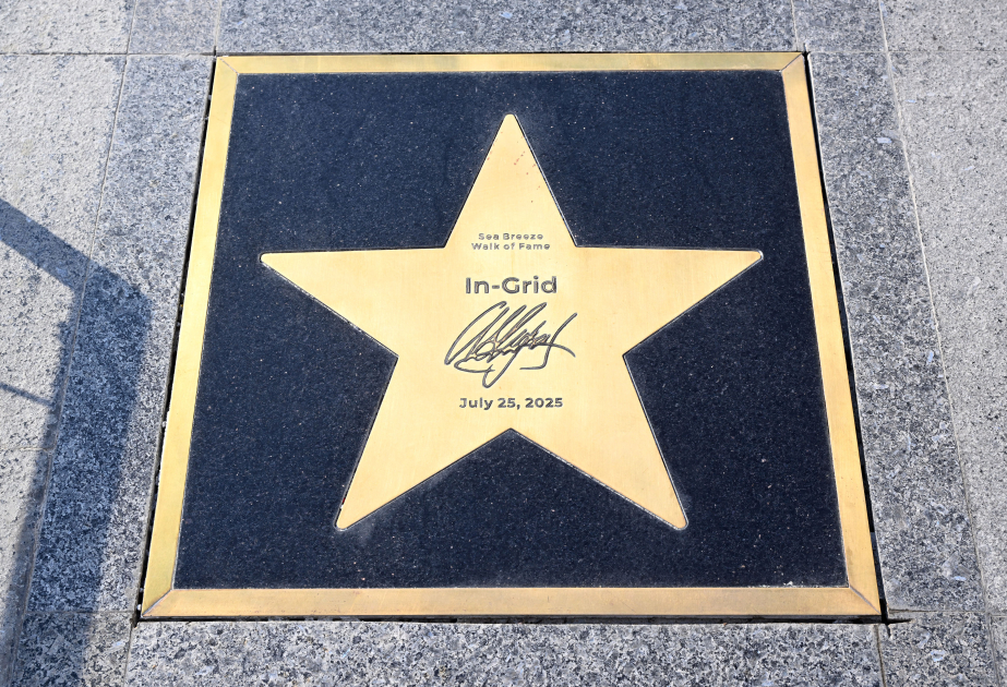 “Sea Breeze Walk of Fame” Şöhrət xiyabanında italyan müğənni In-Gridin adına olan ulduzun açılışı olub