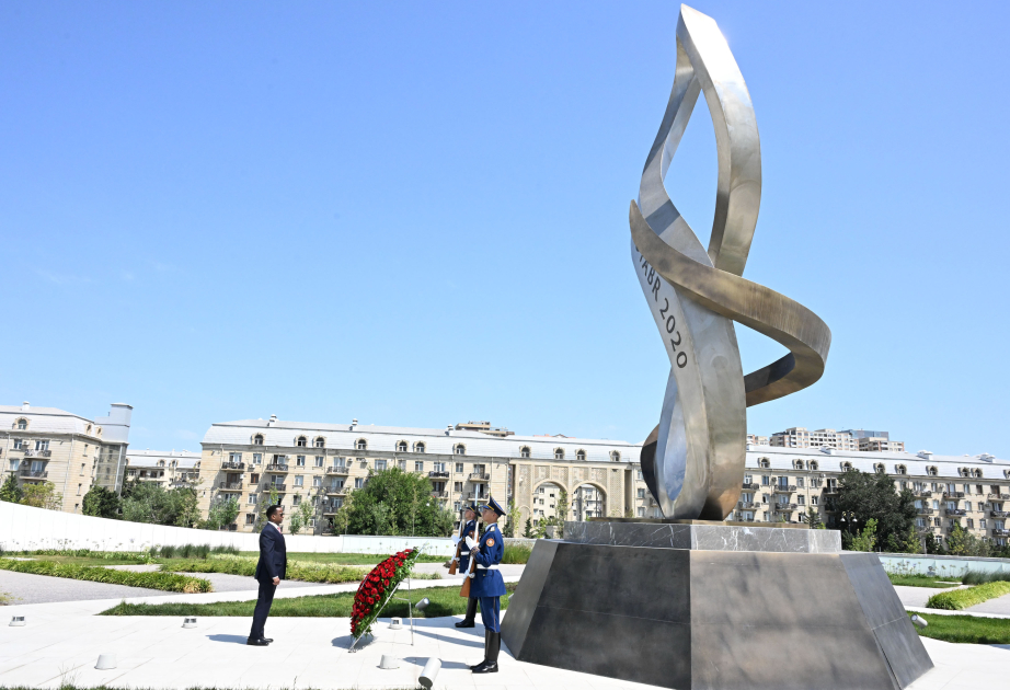 Abdisalam Abdi Ali besucht Siegespark in Baku