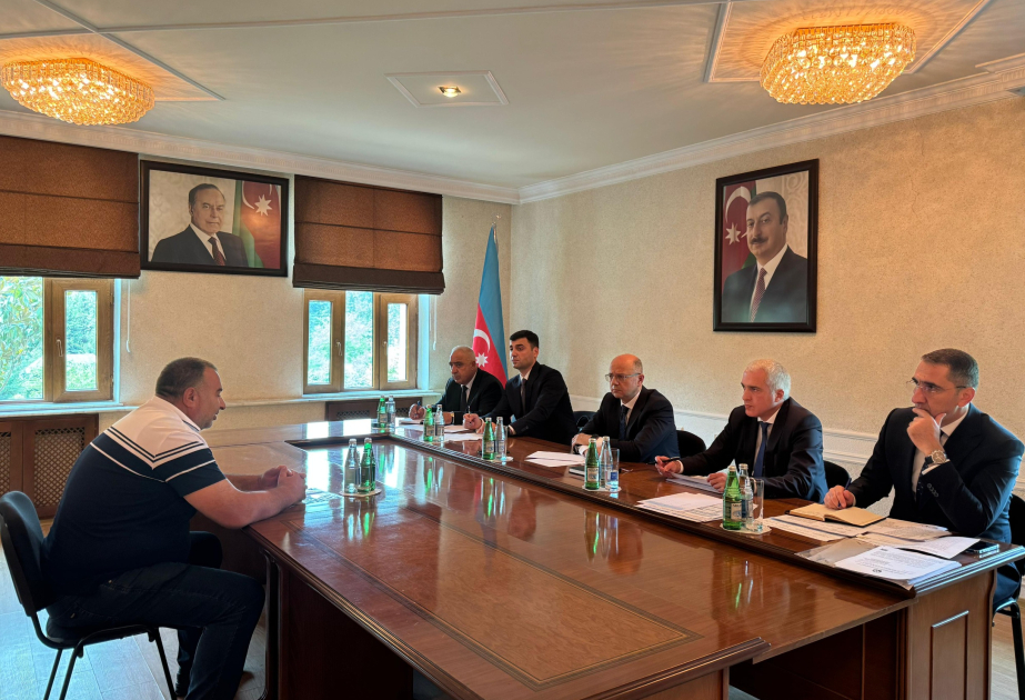 Energetika naziri İsmayıllıda vətəndaşların müraciətlərini dinləyib