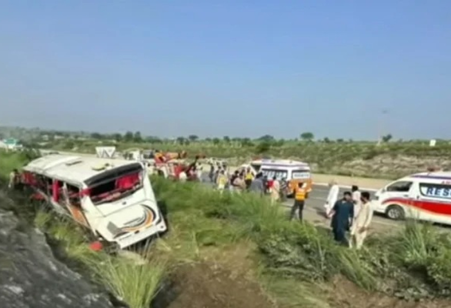 Pakistan: 10 people killed in two separate road accidents