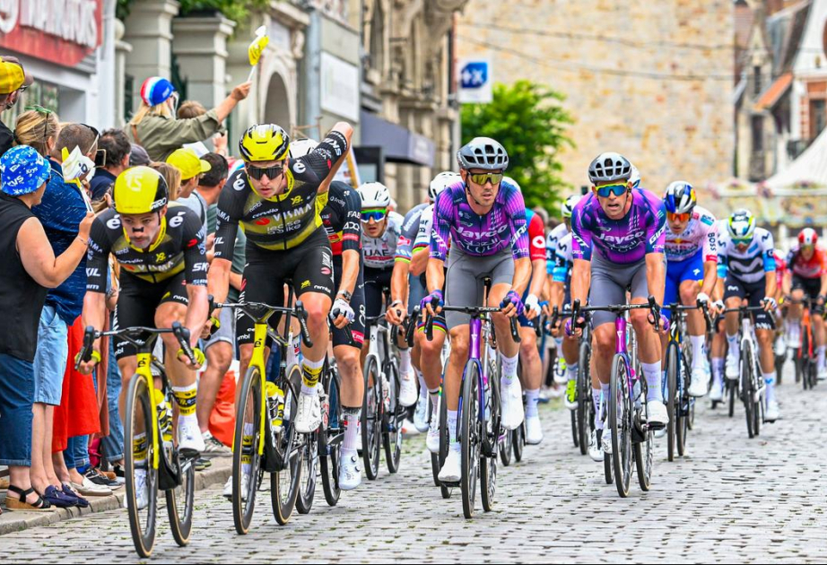 Tour de FranceFinale in Paris: Pogacar vor viertem Triumph - Lipowitz auf Platz 3