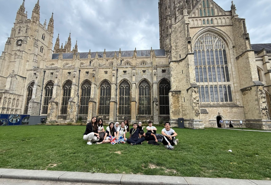 В Лондоне продолжается летняя школа YAŞAT