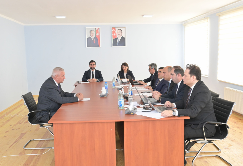Elm və təhsil naziri Oğuzda vətəndaşların müraciətlərini dinləyib
