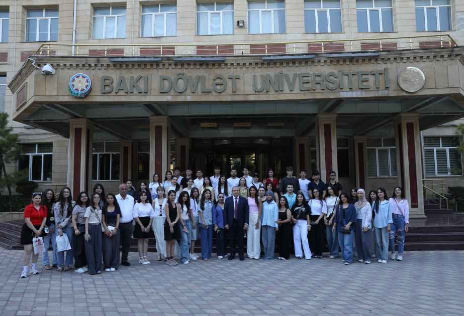 BDU rektoru abituriyentlərlə görüşüb