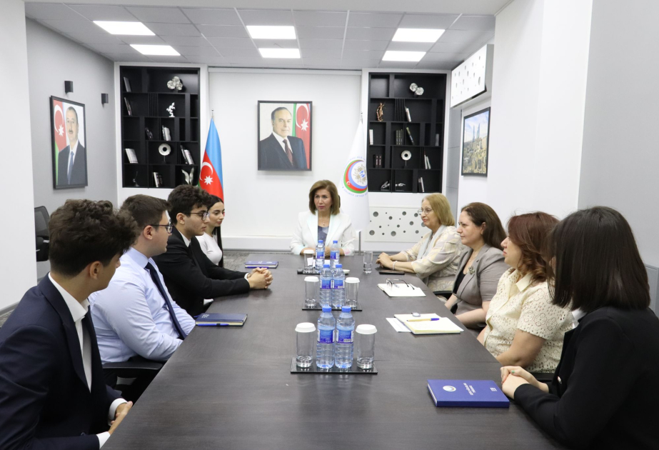 Komitə sədri Uşaq Səfirlər Məclisinin ali məktəbə qəbul olmuş üzvləri ilə görüşüb