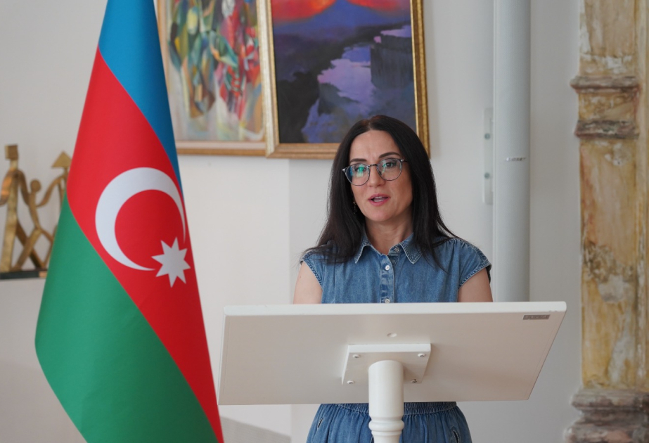 Los participantes del campamento de verano “Fidelidad al legado” visitaron el Centro Cultural de Azerbaiyán en Viena