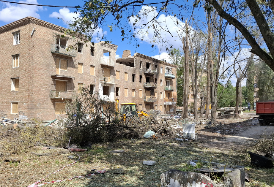 阿新社现场视频报道：基辅居民区遭空袭