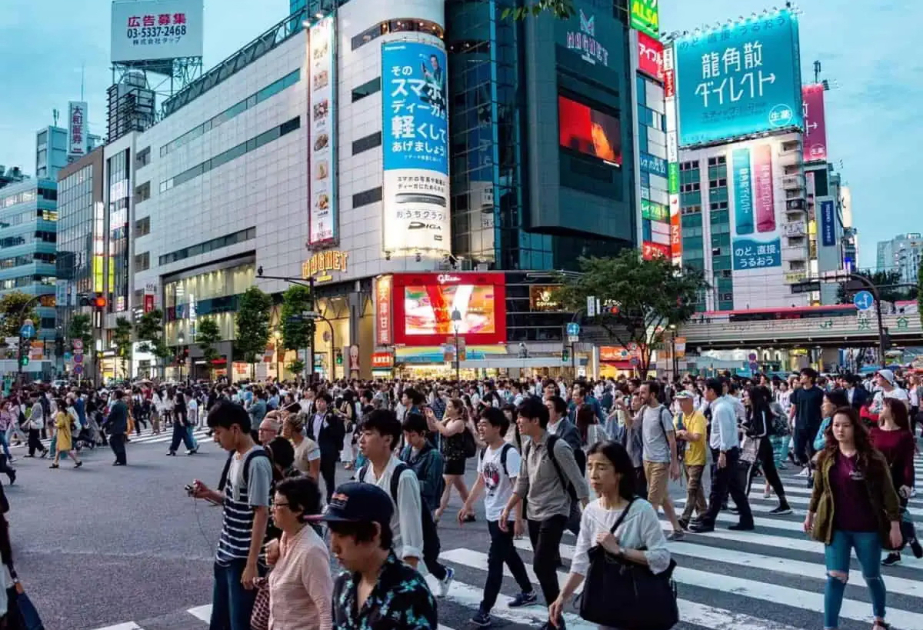 Yaponiyada 16-cı ildir ki, əhalinin sayında azalma müşahidə olunur