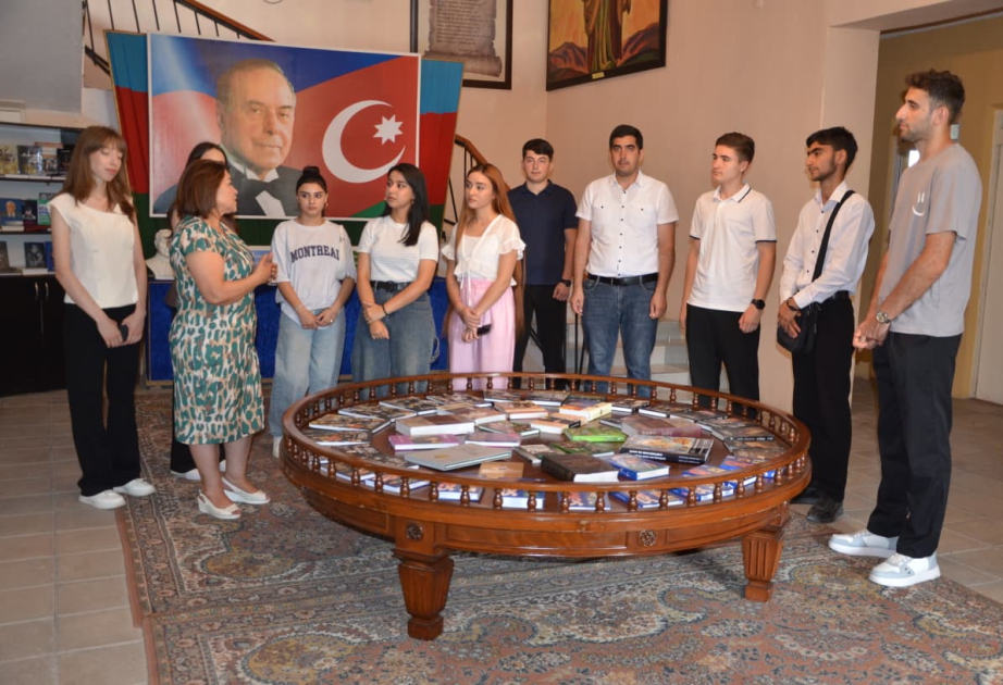 Könüllülər Ədəbiyyat Muzeyinin Aran filialının qonağı olublar