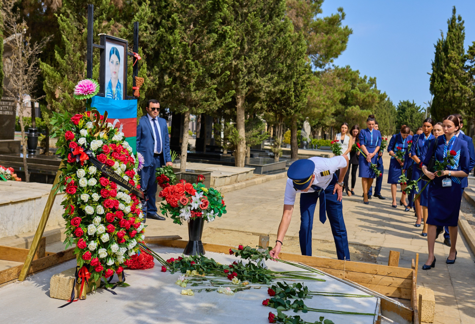Руководство и коллектив AZAL почтили память Национального героя Азербайджана Окюмы Алиевой