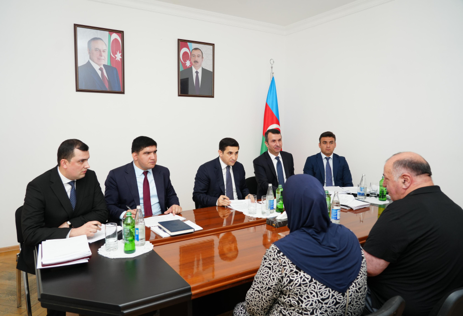 Ədliyyə naziri Ağsuda vətəndaşların müraciətlərini dinləyib