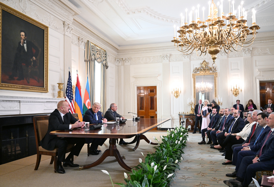 El Primer Ministro de Armenia, Nikol Pashinyan, hace una declaración a la prensa en la Casa Blanca