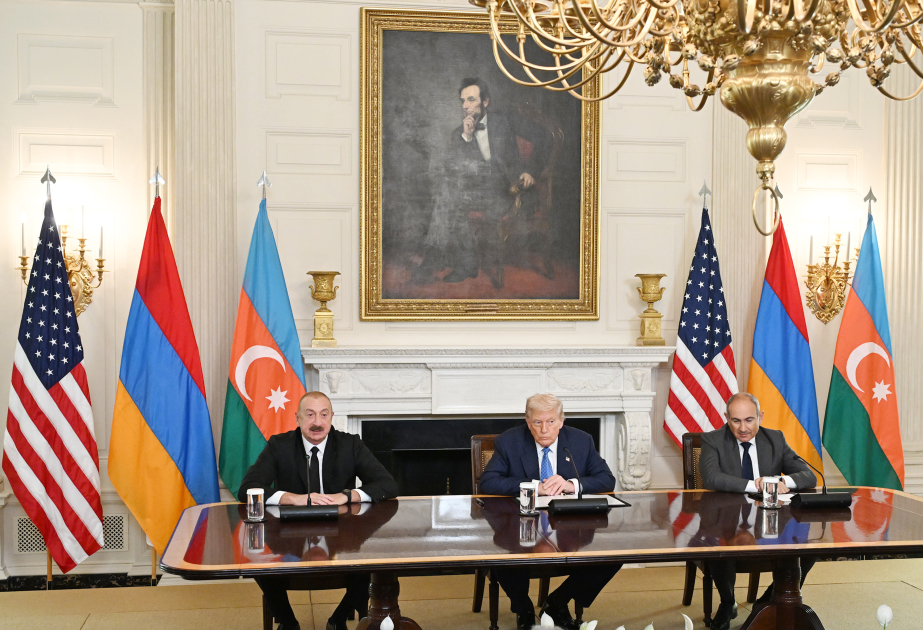 Le président Ilham Aliyev, le président américain Donald Trump et le Premier ministre arménien Nikol Pachinian ont fait des déclarations à la presse à la Maison Blanche MIS A JOUR  VIDEO