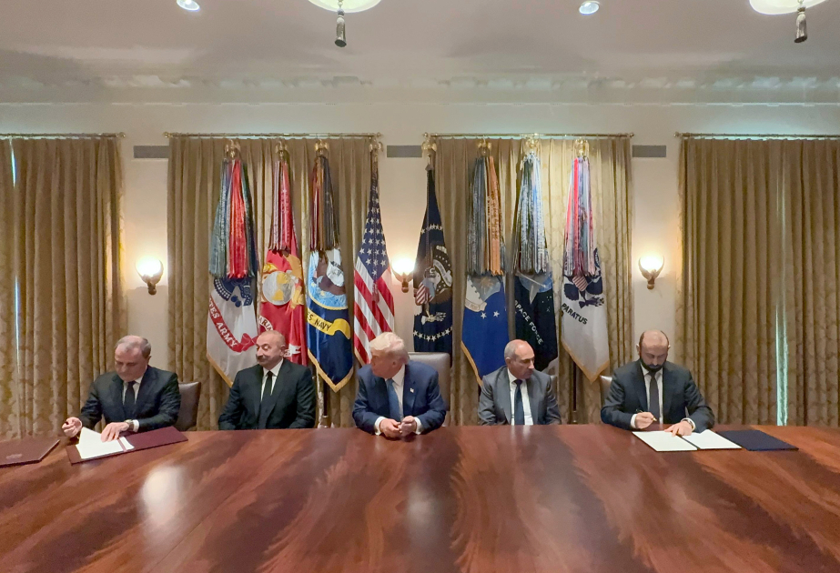 Los ministros de Asuntos Exteriores de Azerbaiyán y Armenia rubrican el borrador del acuerdo de paz y firman un llamamiento conjunto al presidente en ejercicio de la OSCE