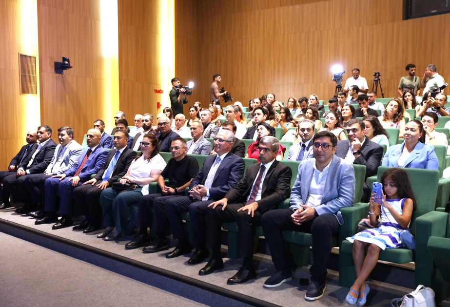 致敬首位征服珠穆朗玛峰的阿塞拜疆登山者的电影在巴库举行放映会