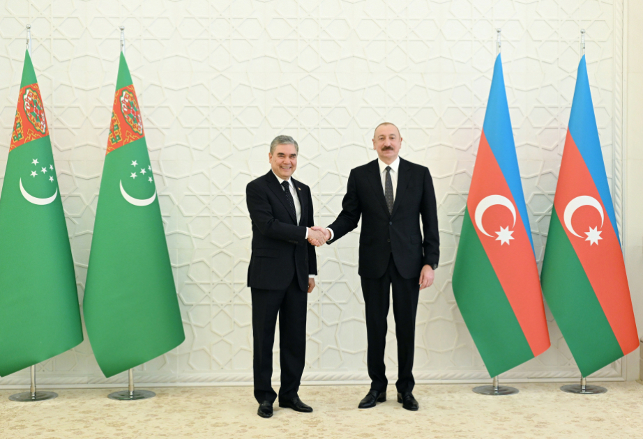 El Presidente de la República de Azerbaiyán llamó al Presidente de Halk Maslahaty de Turkmenistán