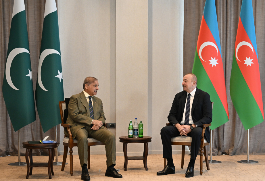 El Presidente de la República de Azerbaiyán llamó al Primer Ministro de la República Islámica de Pakistán