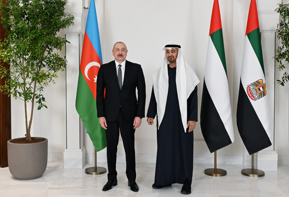Se mantuvo una conversación telefónica entre el Presidente de la República de Azerbaiyán y el Presidente de los Emiratos Árabes Unidos