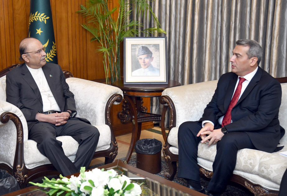 El Presidente de Pakistán felicita al pueblo azerbaiyano por el acuerdo de paz