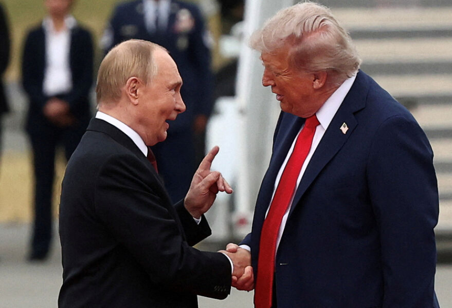 Putin və Trampın görüşü bir saatdan çoxdur davam edir