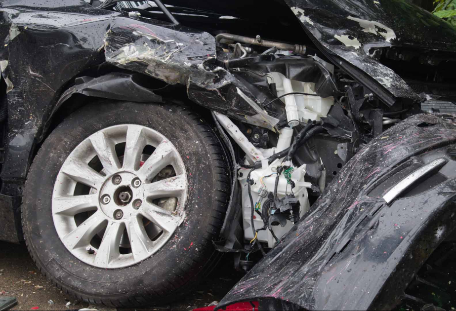 Xaçmazda avtomobil ağaca çırpılıb, sürücü ölüb
