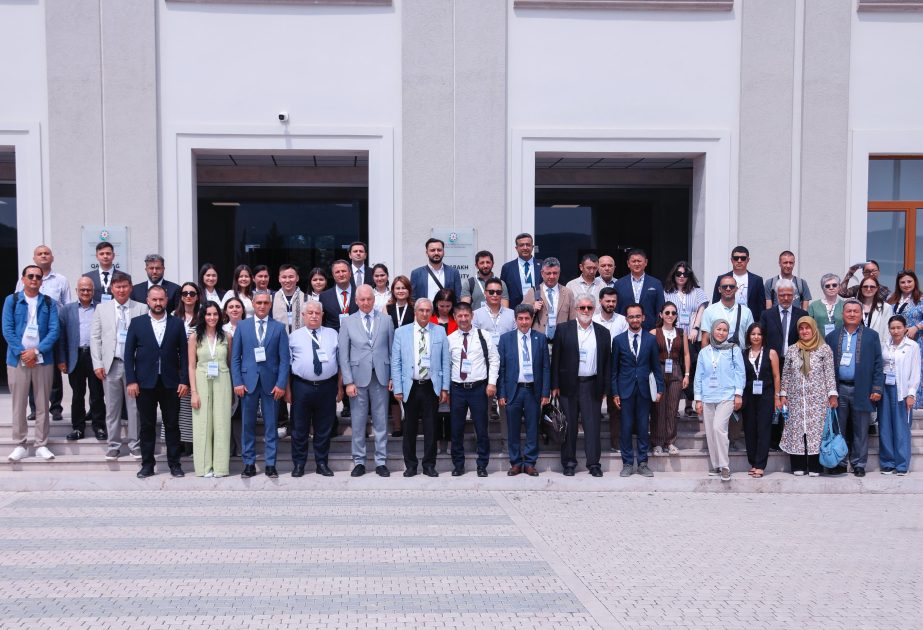 Qarabağ Universitetində keçirilən VII Türkoloji Yay Məktəbi başa çatıb