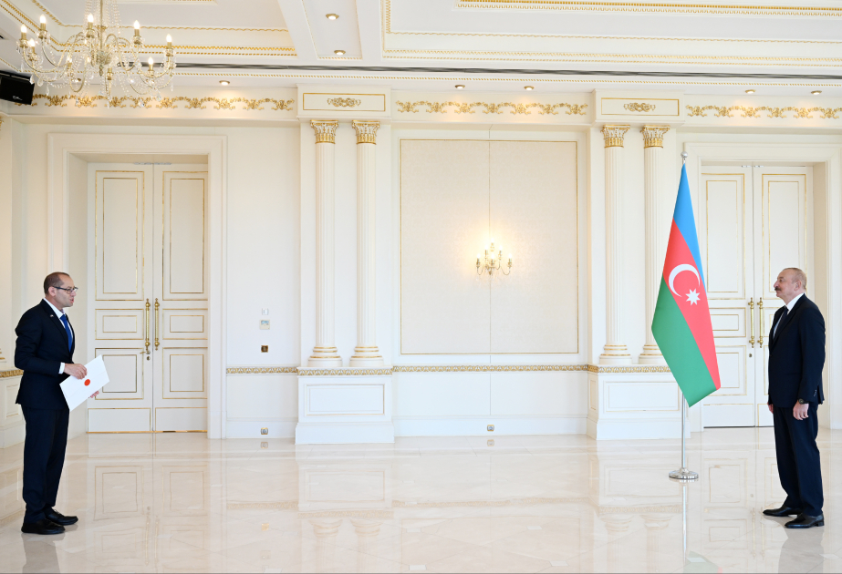 伊利哈姆·阿利耶夫总统接受以色列新任驻阿塞拜疆大使递交国书