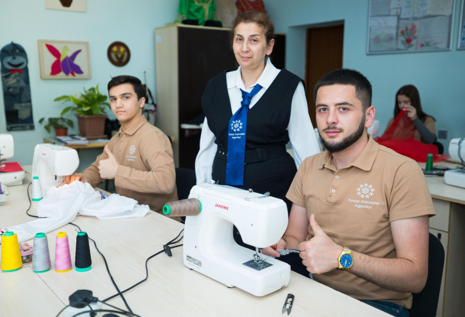 Peşə-əmək Reabilitasiya Mərkəzində 130-dan çox gəncə peşə və sosial reabilitasiya xidmətləri göstərilir
