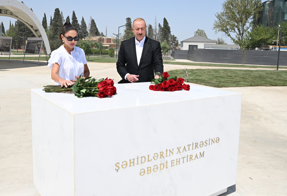 Le président Ilham Aliyev et la première dame Mehriban Aliyeva inspectent les travaux effectués dans le Complexe commémoratif de Gandja MIS A JOUR  VIDEO