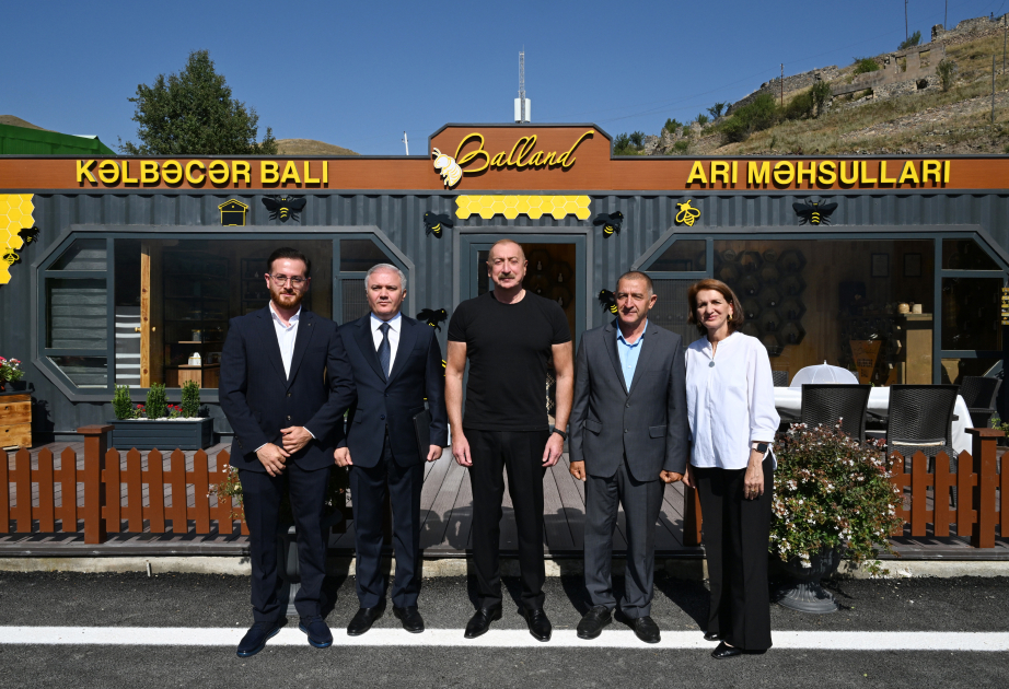 Präsident Ilham Aliyev nimmt an der Eröffnung des Geschäfts „Balland – Honig, Bienen- und Imkereiprodukte aus Kelbadschar“ teil AKTUALISIERT VIDEO