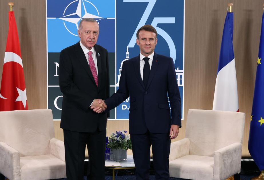 Ərdoğan və Makron Ukrayna və Yaxın Şərqdəki vəziyyəti müzakirə ediblər