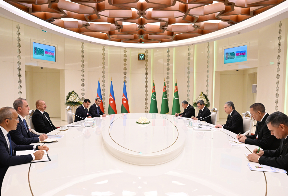 Turkmenbachi : Ilham Aliyev et Gourbangouly Berdimouhamedov tiennent une réunion élargie aux délégations MIS A JOUR VIDEO