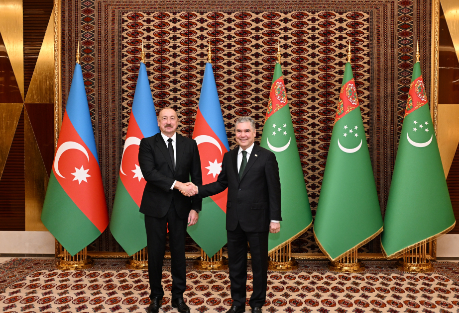El Presidente de Azerbaiyán mantuvo una reunión a solas con el Presidente de Halk Maslahaty de Turkmenistán  ACTUALIZADO